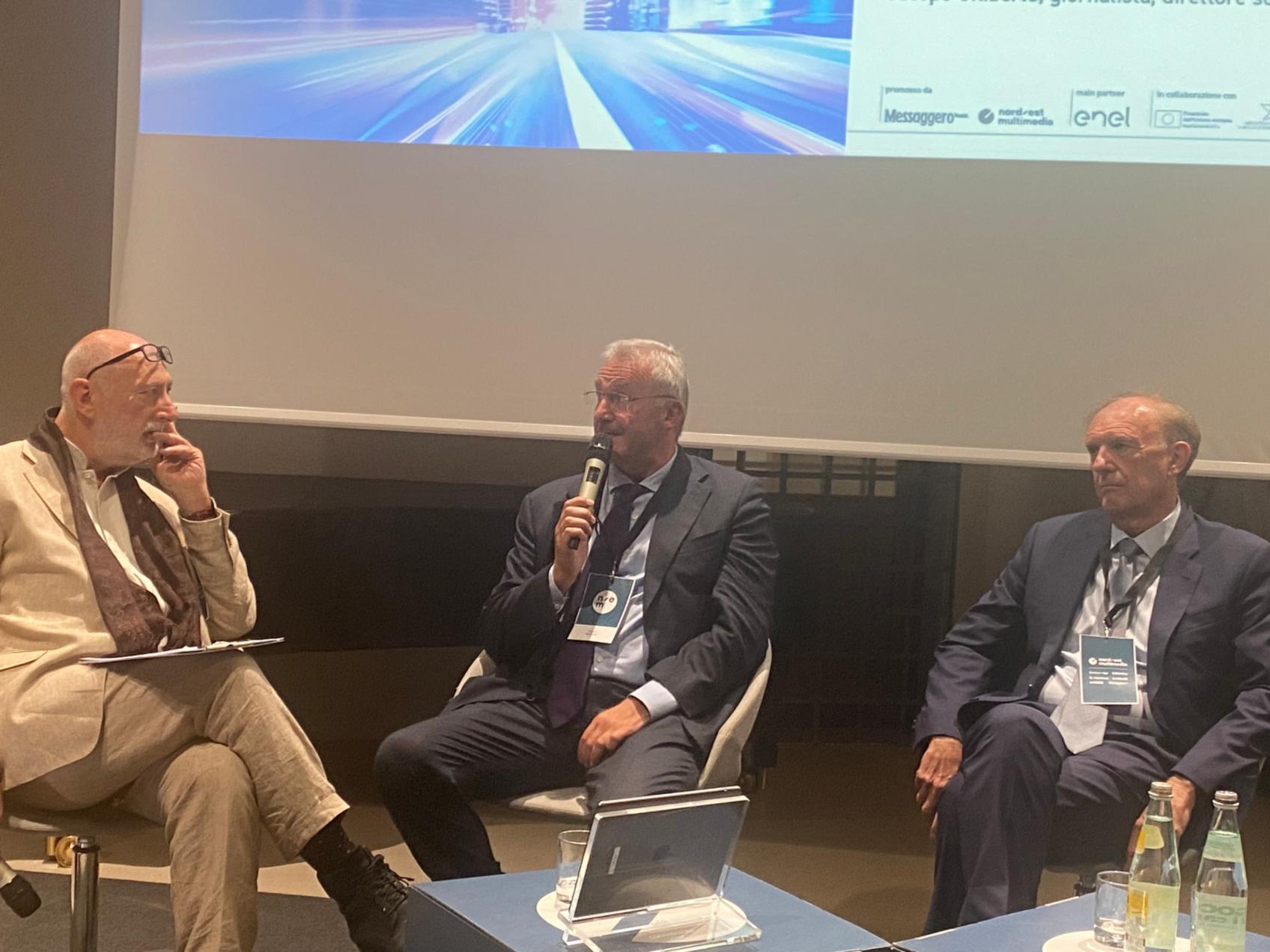 Il presidente Franco Baritussio durante il suo intervento al Forum Energia