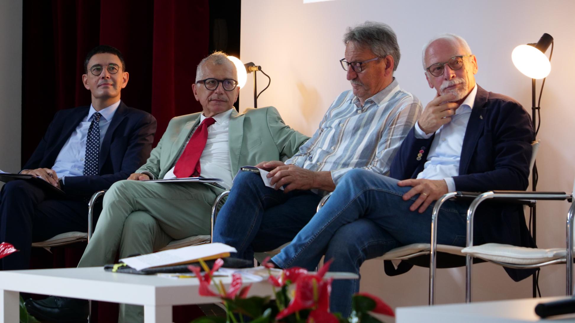 Un momento della tavola rotonda con il dg Piero Mauro Zanin, secondo da sinistra