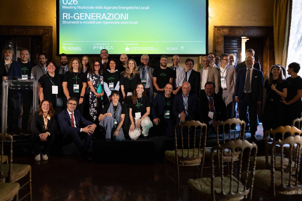 Una foto di gruppo durante i lavori del meeting 