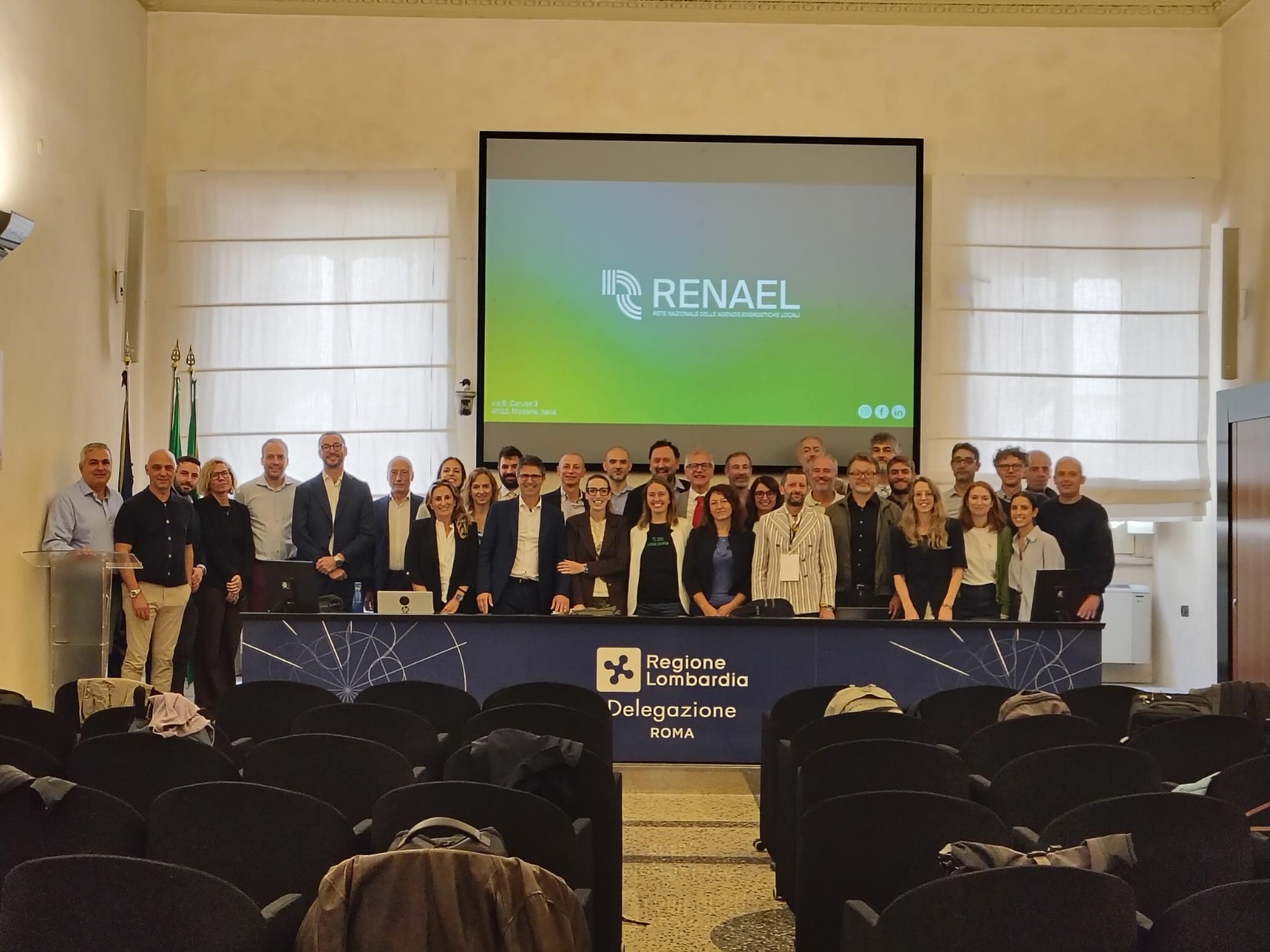 I partecipanti al meeting in un'altra foto collettiva