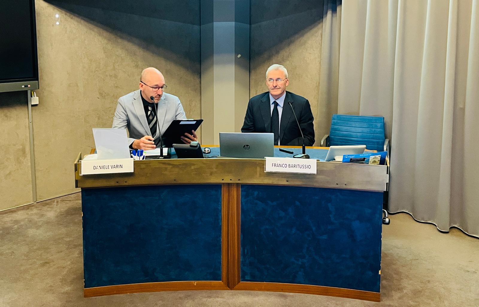 Franco Baritussio, presidente di Fvg Energia, accanto al moderatore Daniele Varin, a sinistra